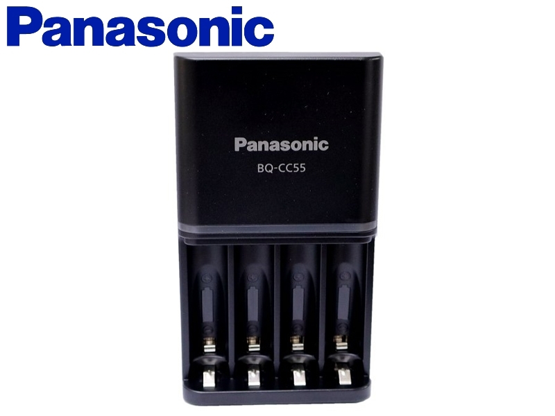 Panasonic 疾速智控4槽充電器